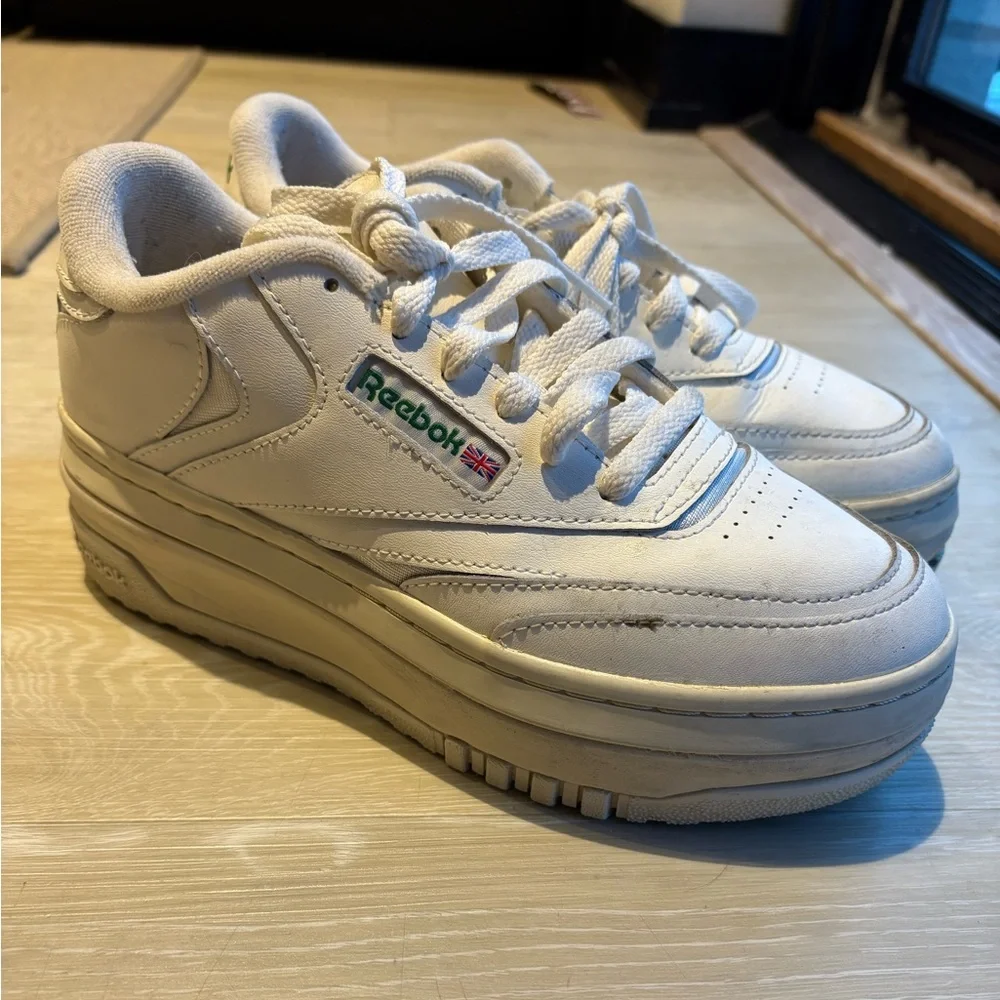 Platform Reebok sneakers size 7 - Picture 1 of 4